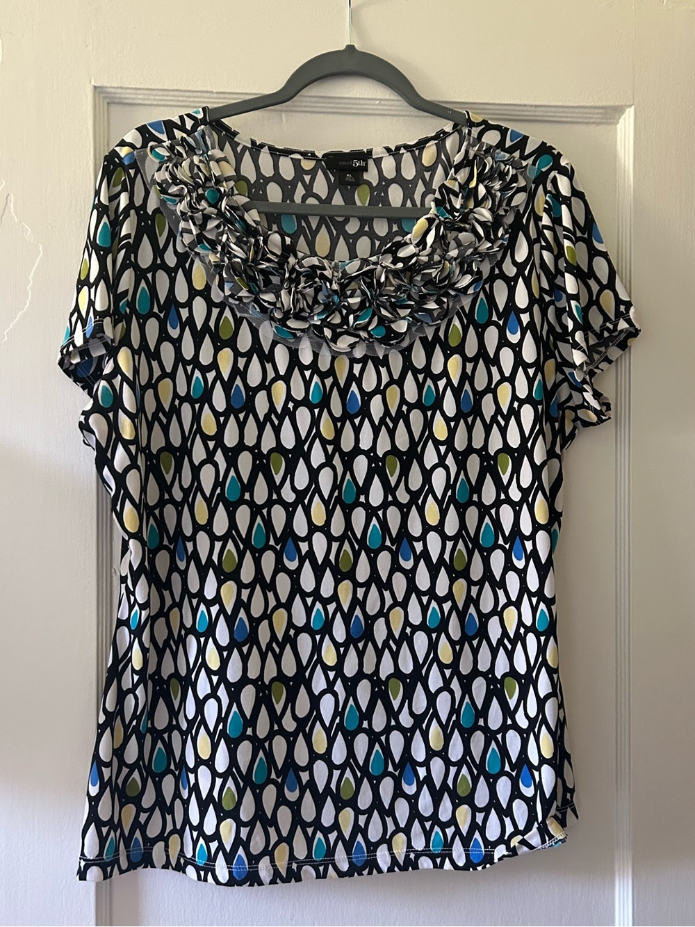 East 5th Tear Drop Printed Short Sleeve Blouse with Ruffle Collar Detail XL